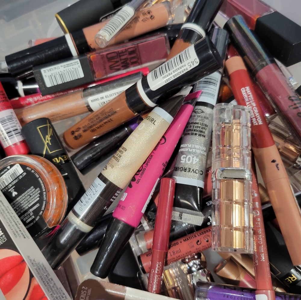 Lot of lip makeup